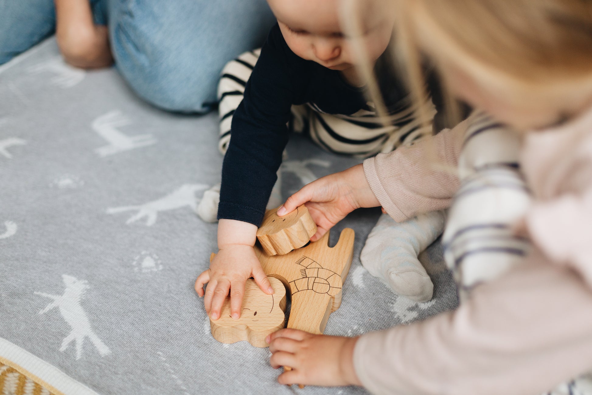 Āpiti - wooden puzzle - The Kiss Co