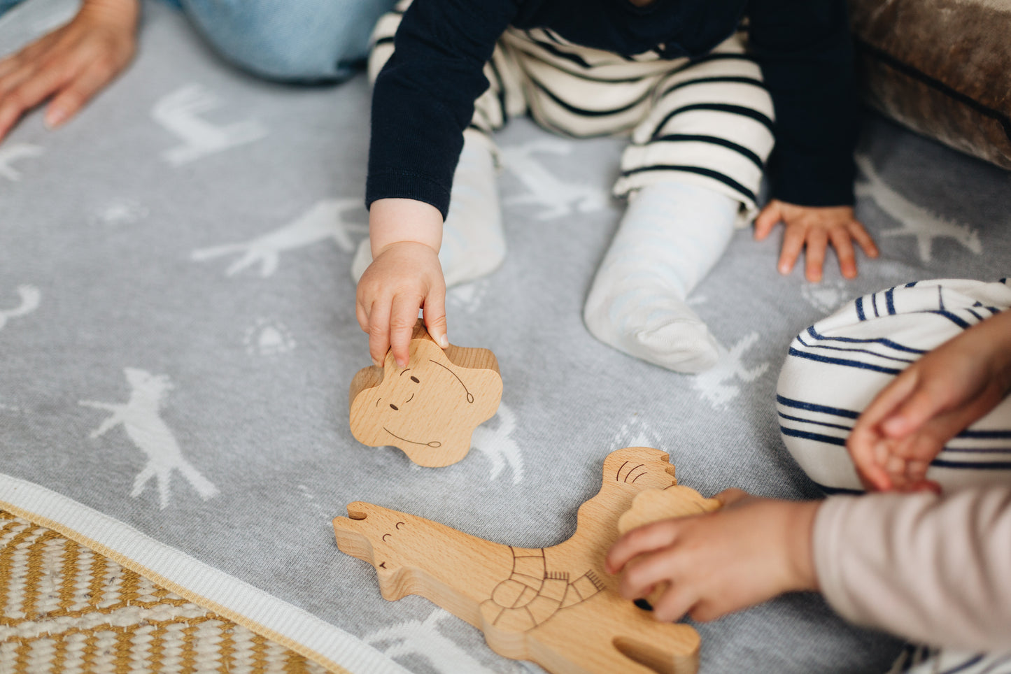 Āpiti - wooden puzzle - The Kiss Co